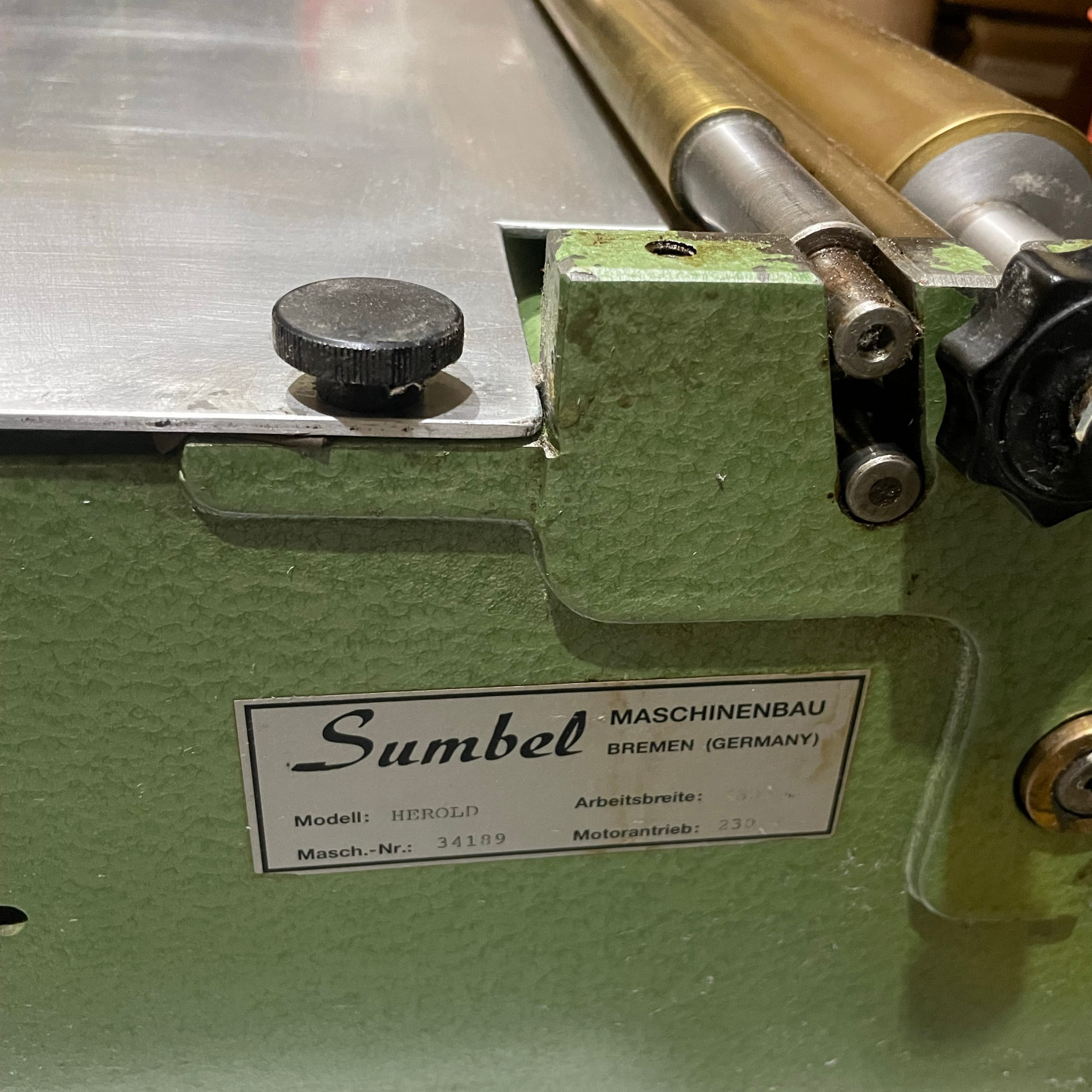 Single-roller gluing machine Type Sumbel - Second-hand machine - Roller width: 650 mm
S/N: 34819

This device no longer complies with cur... - image-3