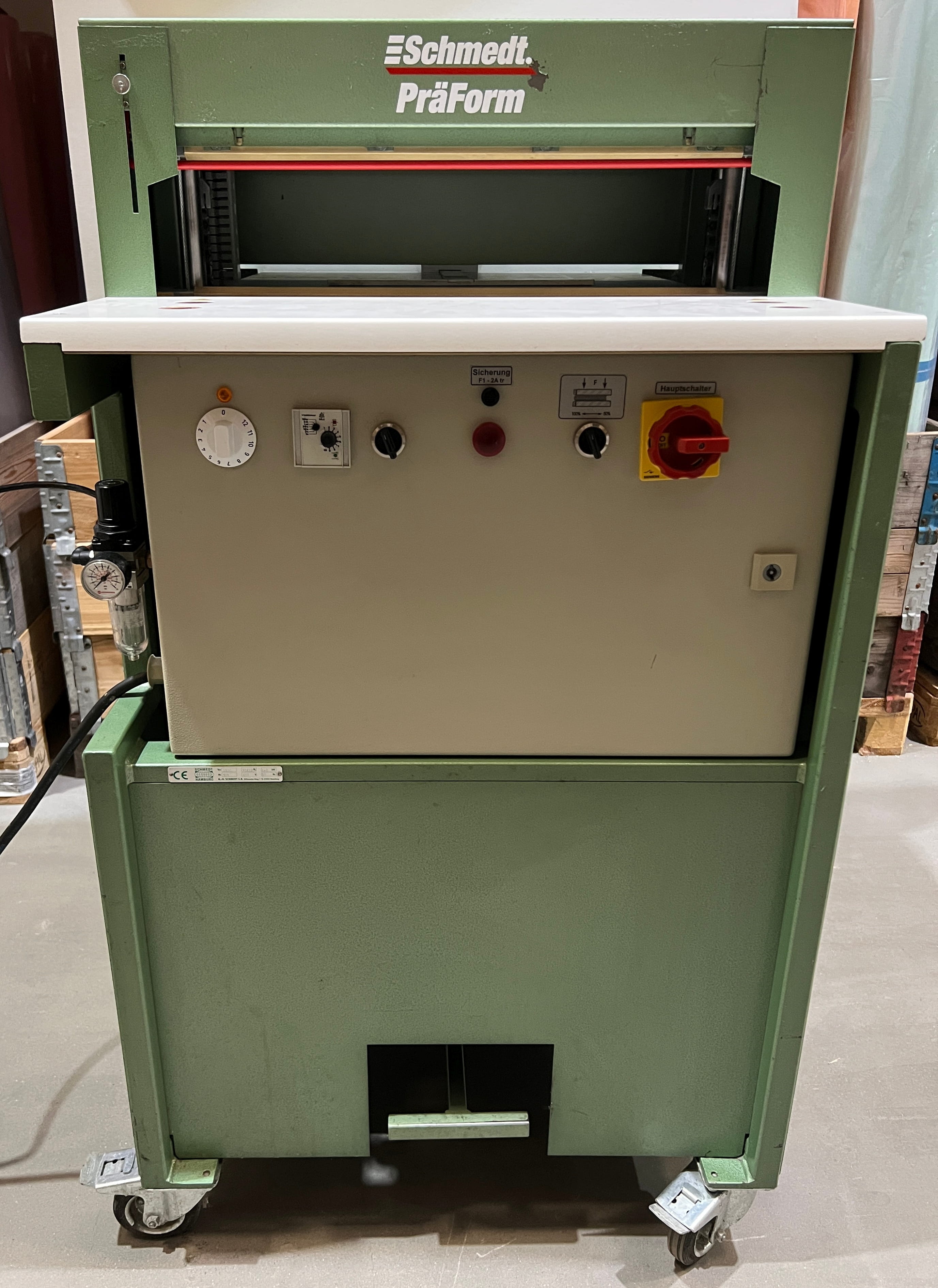 PräForm • Prensa del libro + Máquina para sacar los cajos - Máquina de ocasión - Tipo: 2100
N/S: 101
Année de construction: 10/2002

·  ... - imagen-1