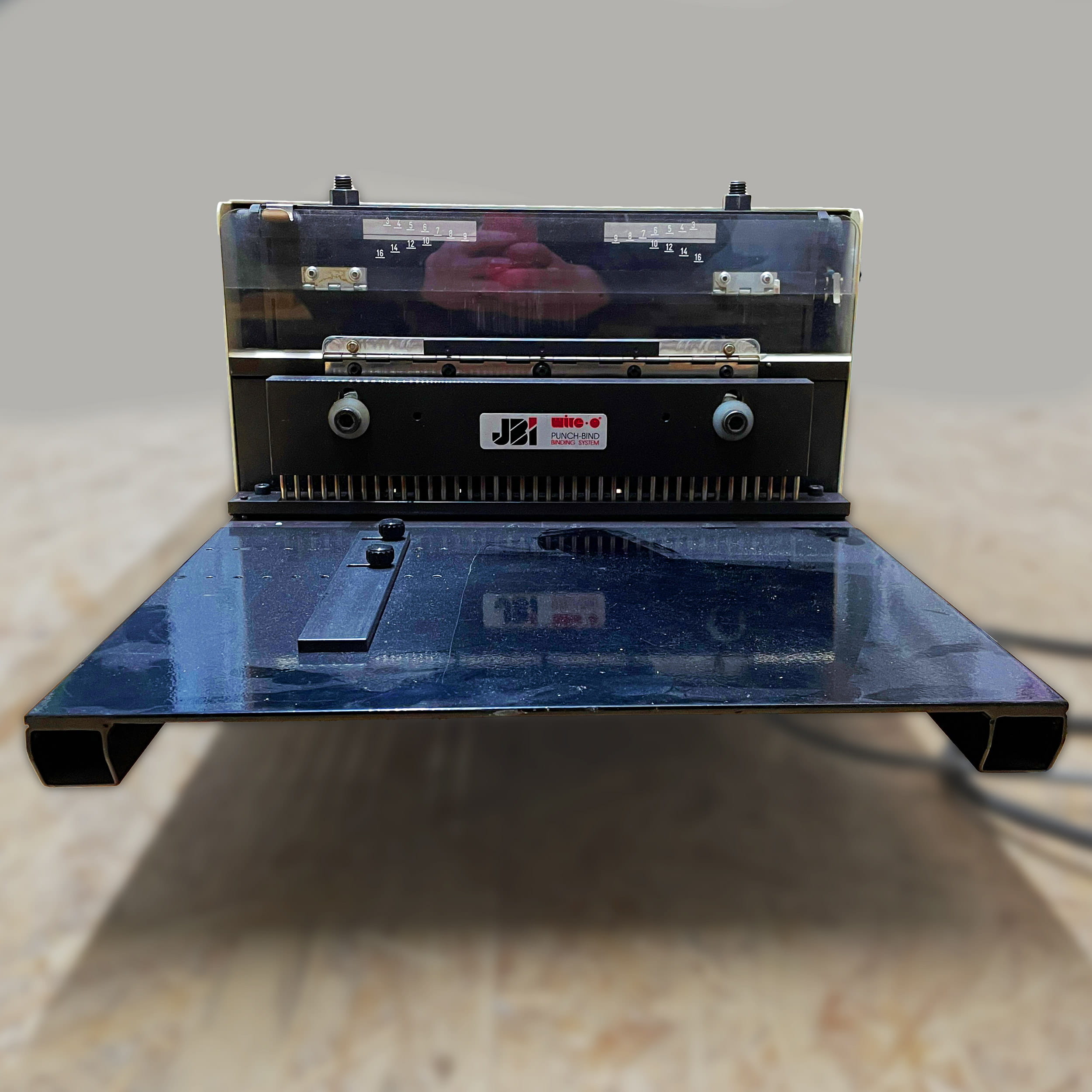 JBI Electric punching machine Wire-O - Second-hand machine - for 3:1" and 2:1" pitch

Type: OEPC 34
Year of construction: 1996
S/N: 1315... - image-1