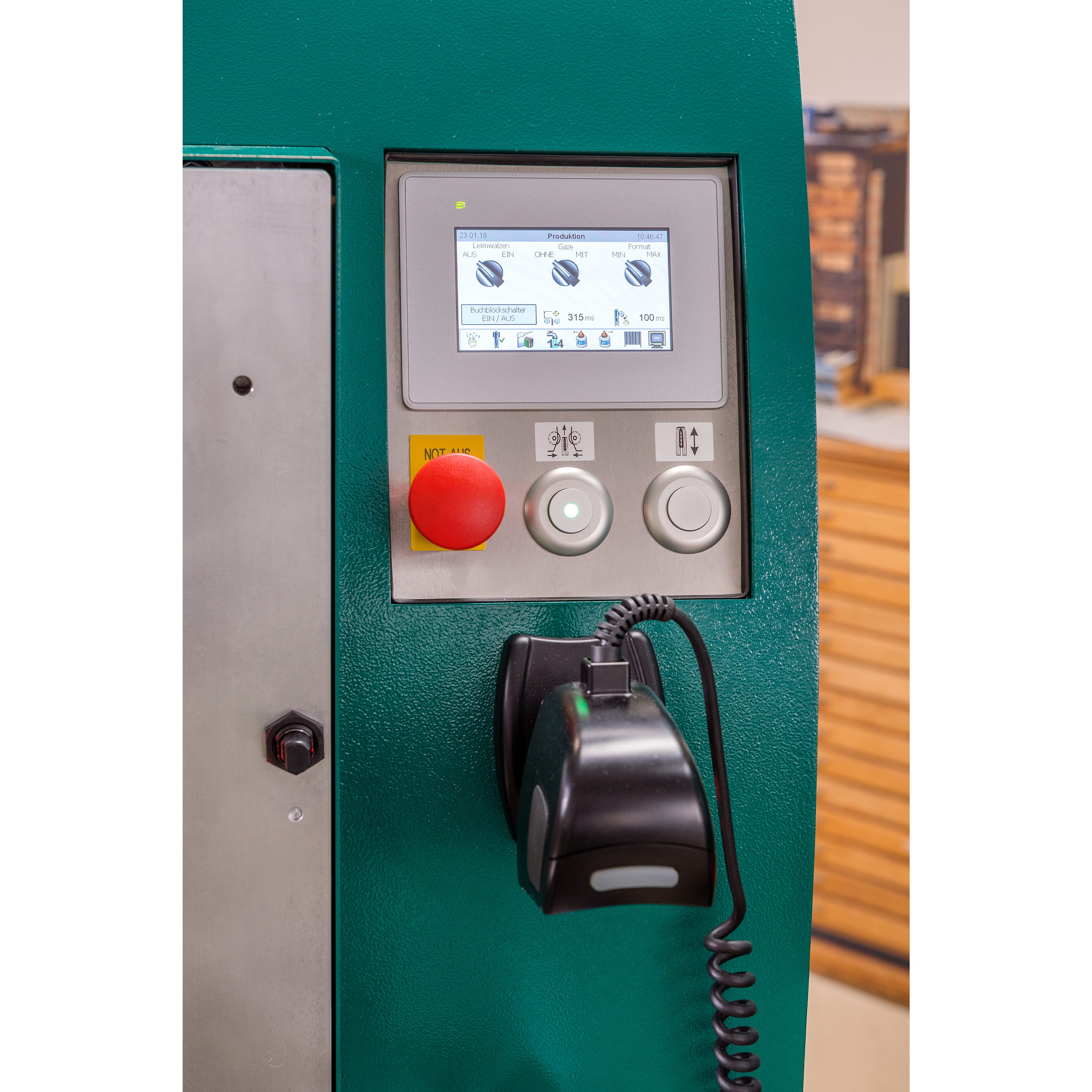 PräLeg | Bucheinhängemaschine - Maschine zum Verbinden von Buchblock und Buchdecke - Anwendungen: gerade und gerundete Buchblöcke 
Fotoalbe... - Bild-3