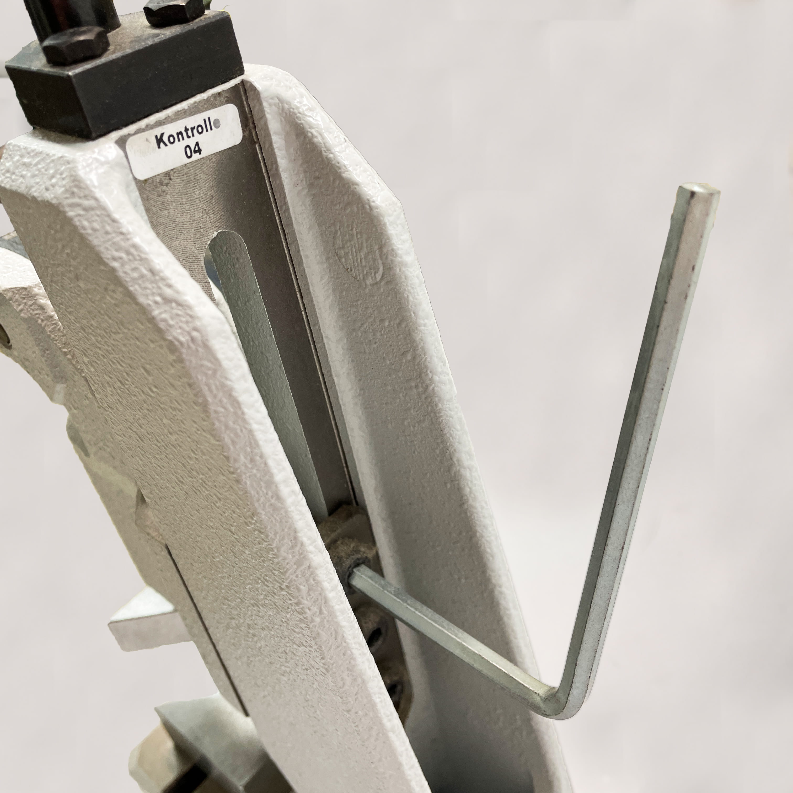 Knee-lever press - with tool to mount metal book corners... - image-4