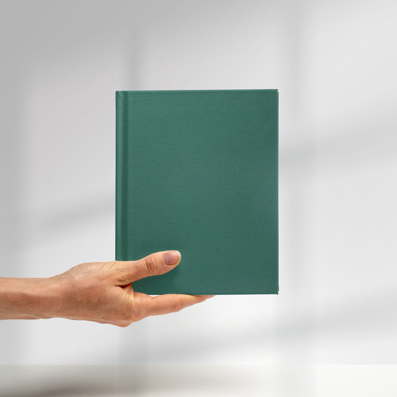 Englisch Buckram Matt | Buchleinen - Farbe 402 - dunkelgrün - Anwendungen: für Bucheinbände, Speisekarten (Achtung: nicht so ideal geeignet ... - Bild-3