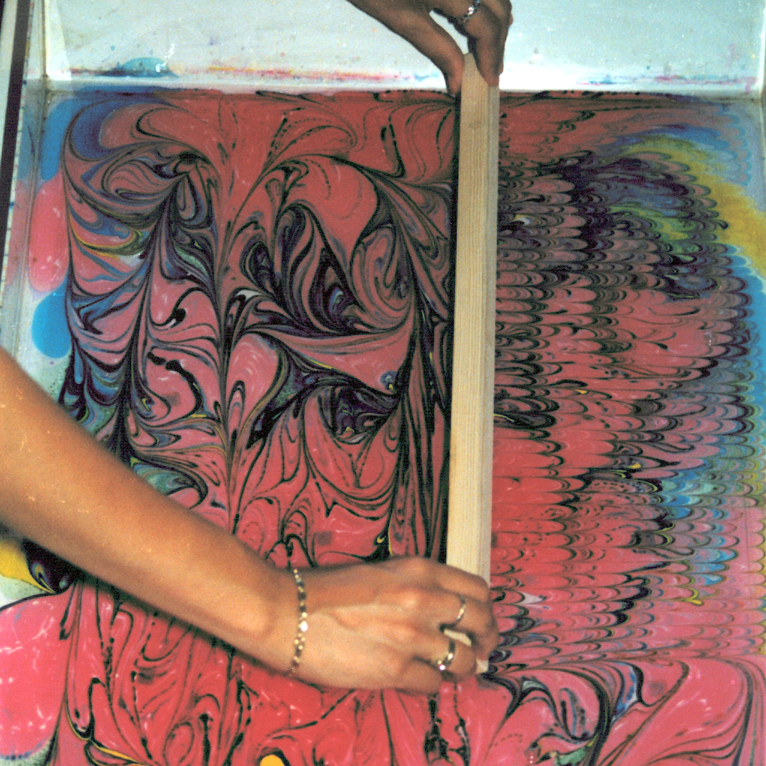 Marmorierkamm - aus Holz mit Nadeln aus Metall - zum Kreieren von Mustern und Farbeffekten beim Marmorieren von Papier... - Bild-1