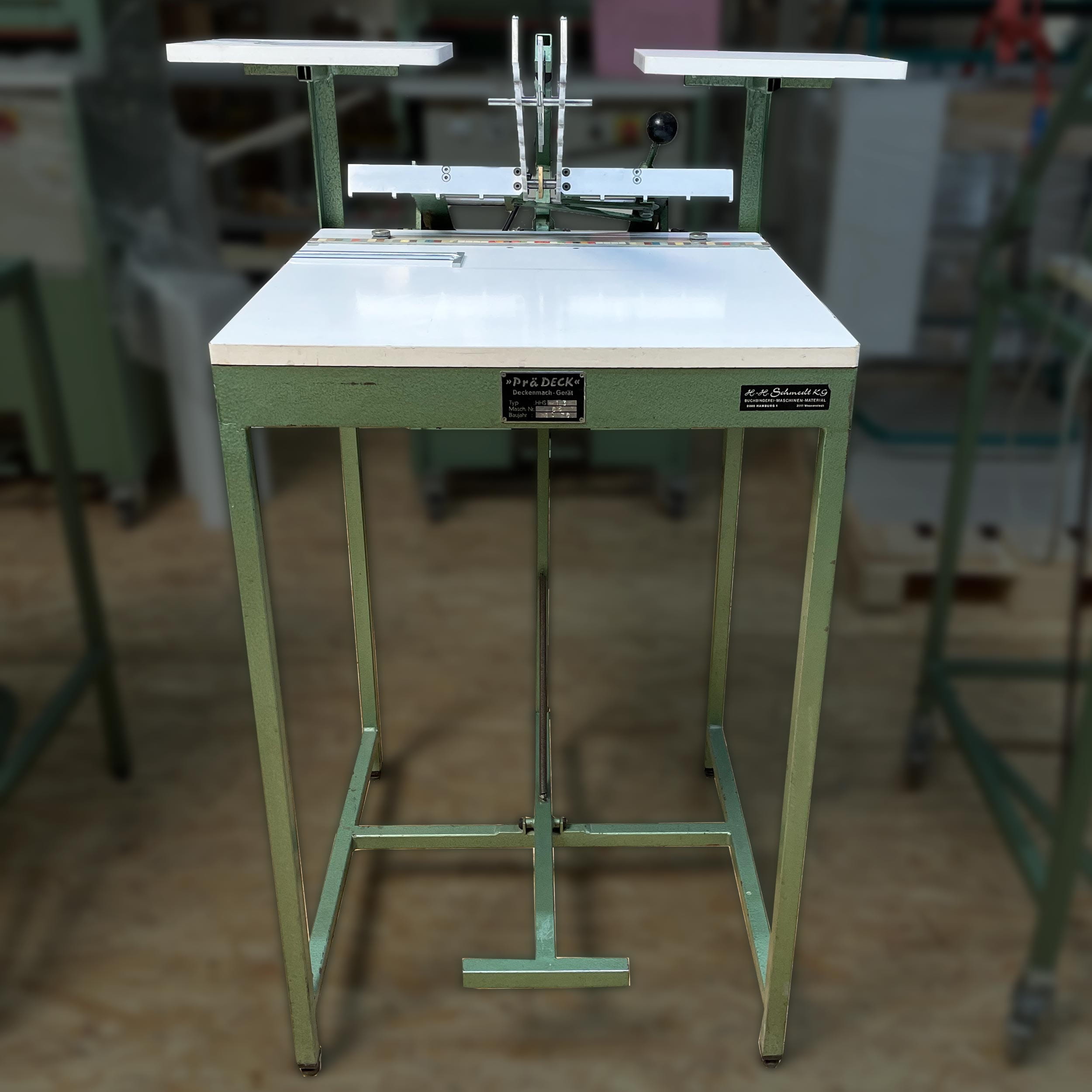 PräDeck | Casemaker - Second-hand machine - Type: HHS 13
S/N: 65
Year of construction: 10/1976

With the PräDeck the two boards and the ... - image-1