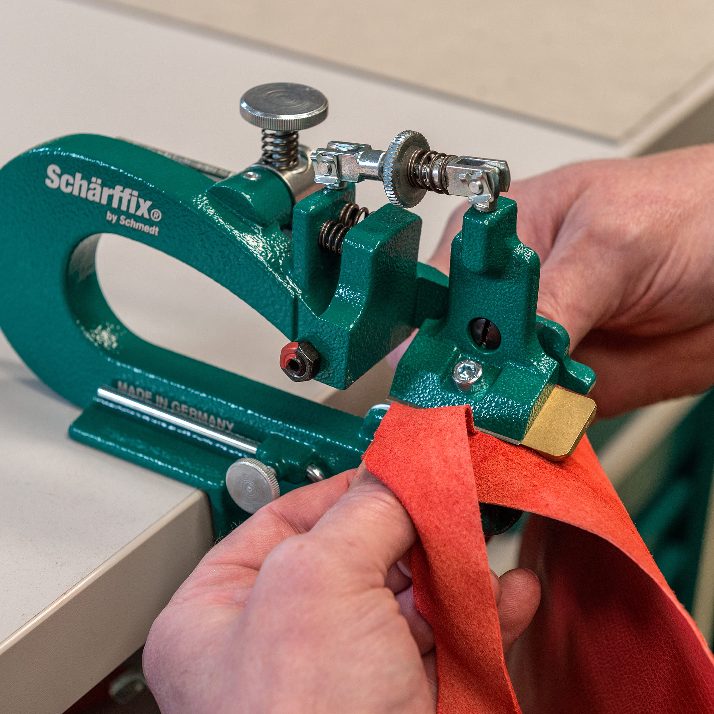 Schärffix® leather paring device, skiving tool - to be fixed to the worktop - With this device, leather may easily be pared / skived (thinne... - image-2