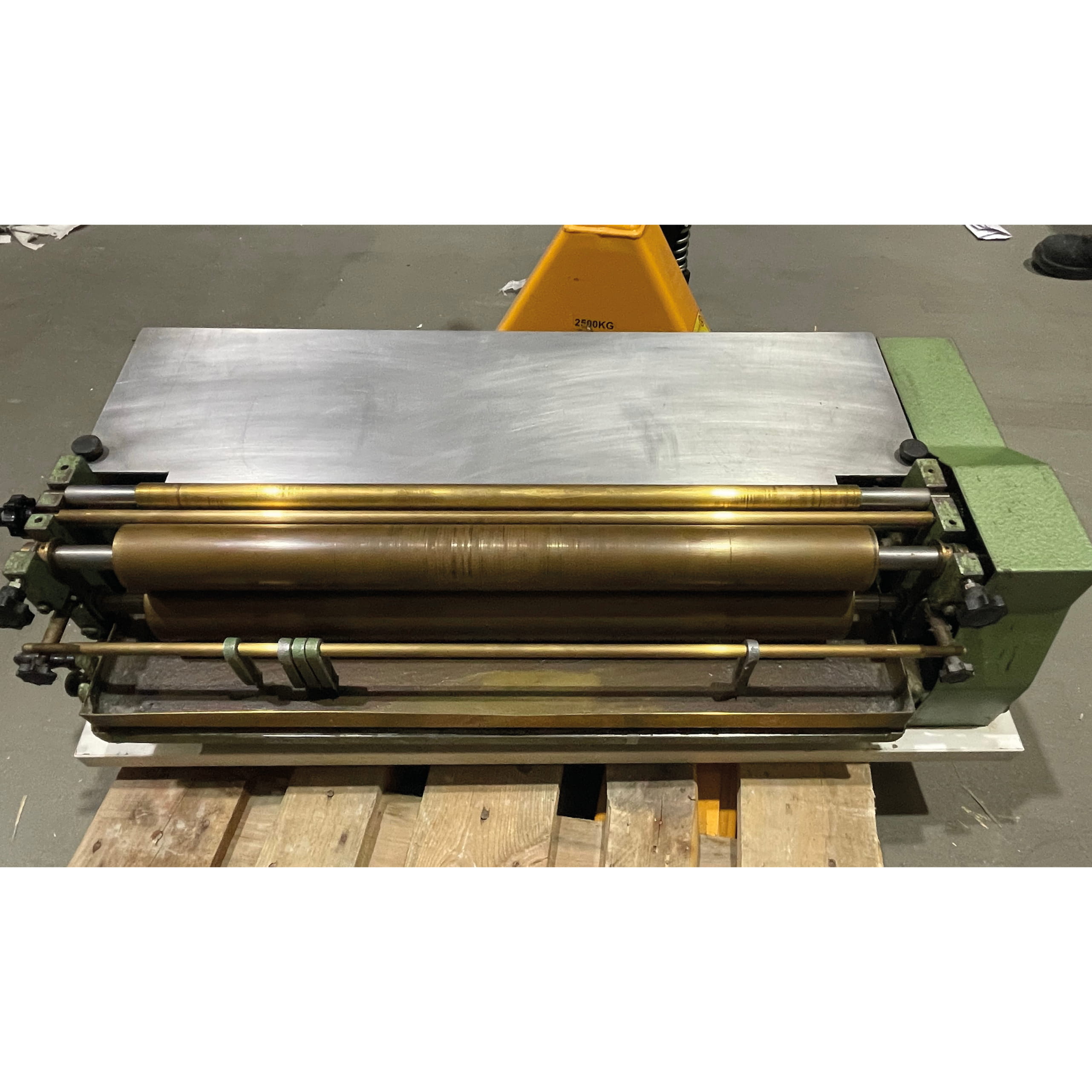 Single-roller gluing machine Type Sumbel - Second-hand machine - Roller width: 650 mm
S/N: 34819

This device no longer complies with cur... - image-1