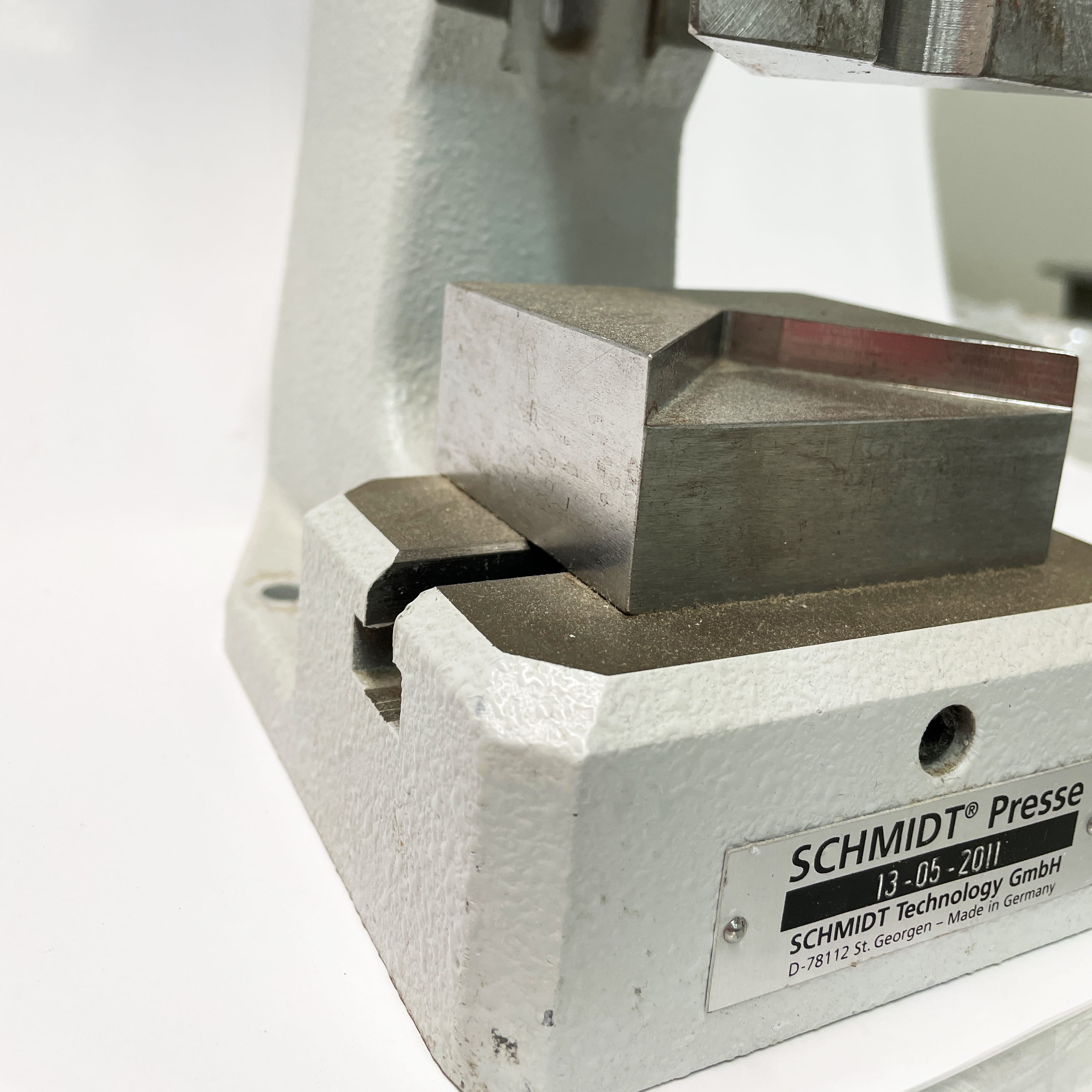 Knee-lever press - with tool to mount metal book corners... - image-3