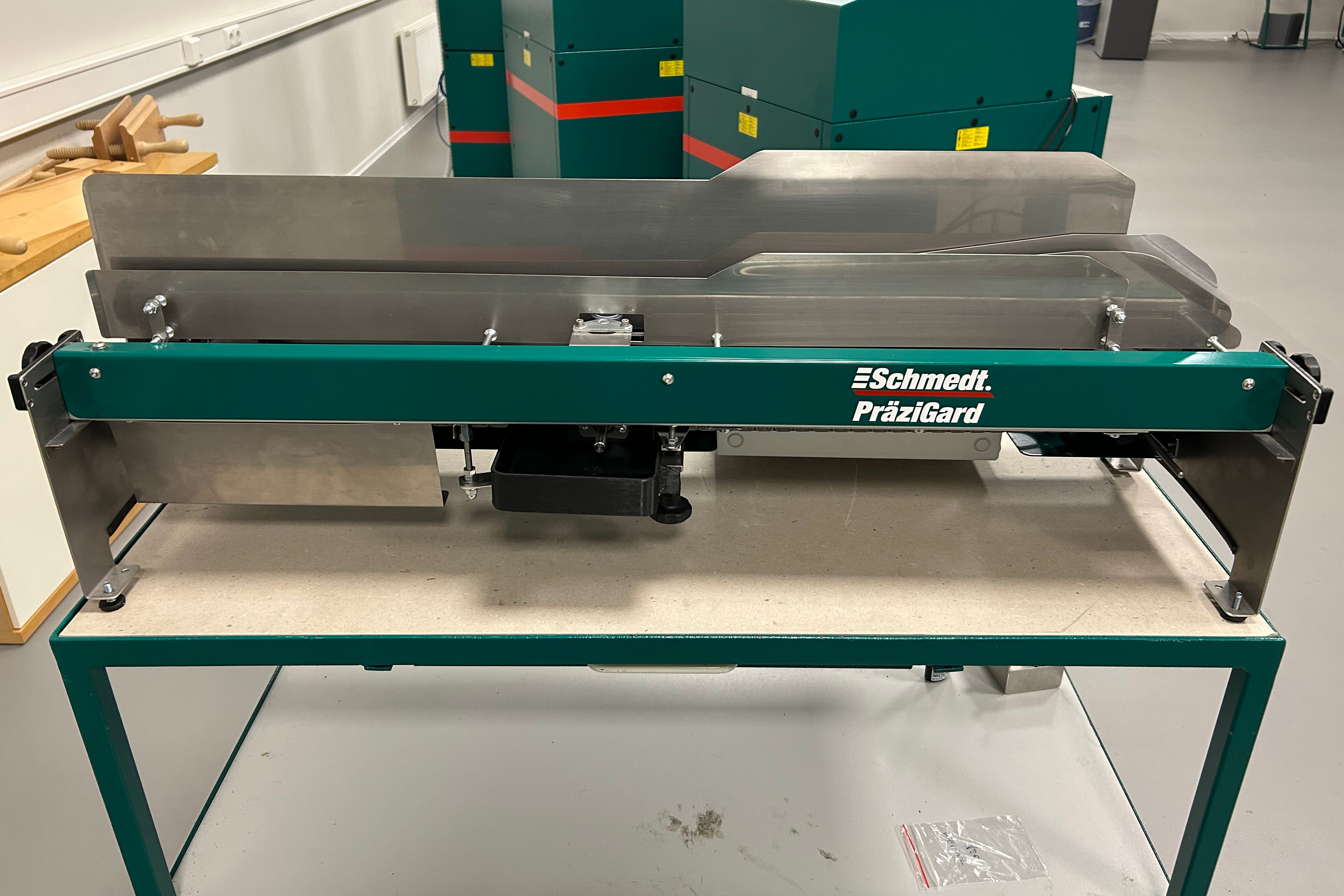 PräziGard • Endsheet gluing machine - second-hand machine - Applications: hardcover books, notebooks, diaries, organizers... - image-1